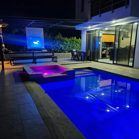 Fm Luxury Villa De Arquitectura Mediterranea Piscina Privada Y Cine Melgar Exterior photo